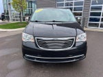 2016 Town and Country Thumbnail 2