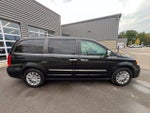 2016 Town and Country Thumbnail 4