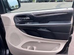 2016 Town and Country Thumbnail 10