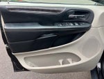 2016 Town and Country Thumbnail 21