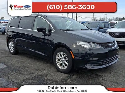 Photo of a 2017 Chrysler Pacifica LX 4DR Mini-Van for sale