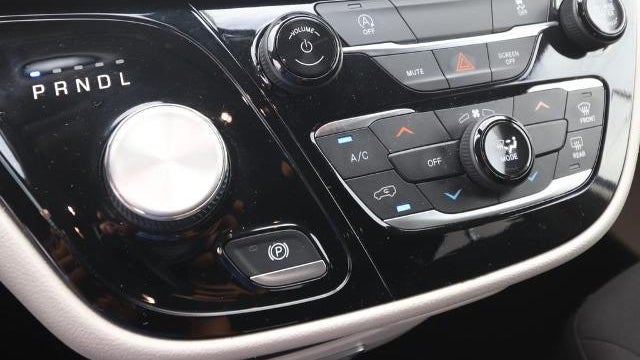 2022 Chrysler Voyager LX