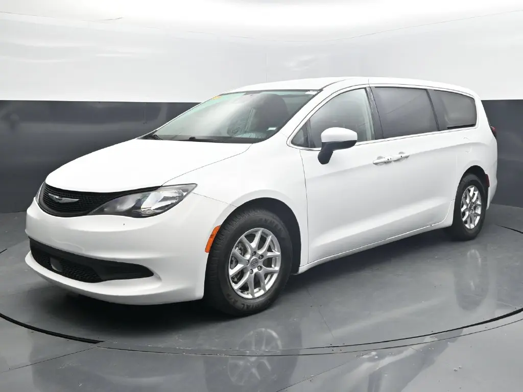 2023 Chrysler Voyager