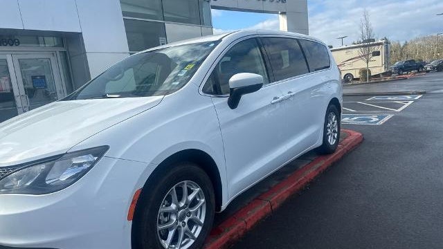 2023 Chrysler Voyager LX