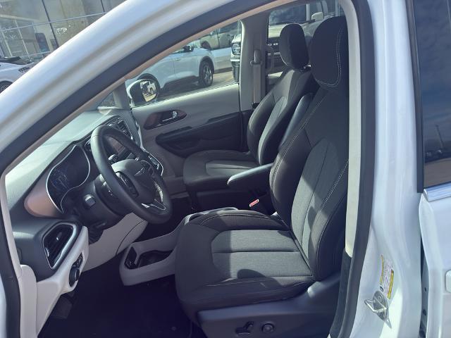 2023 Chrysler Voyager - $22,186