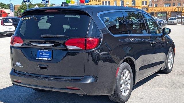 2023 Chrysler Voyager LX