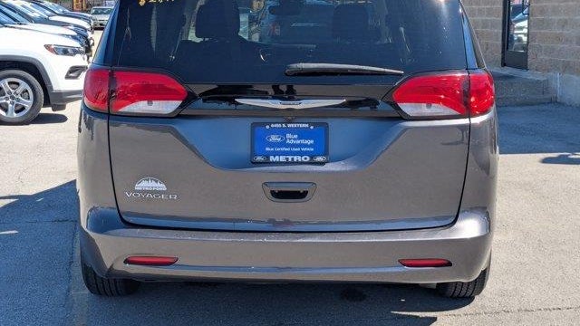 2023 Chrysler Voyager LX