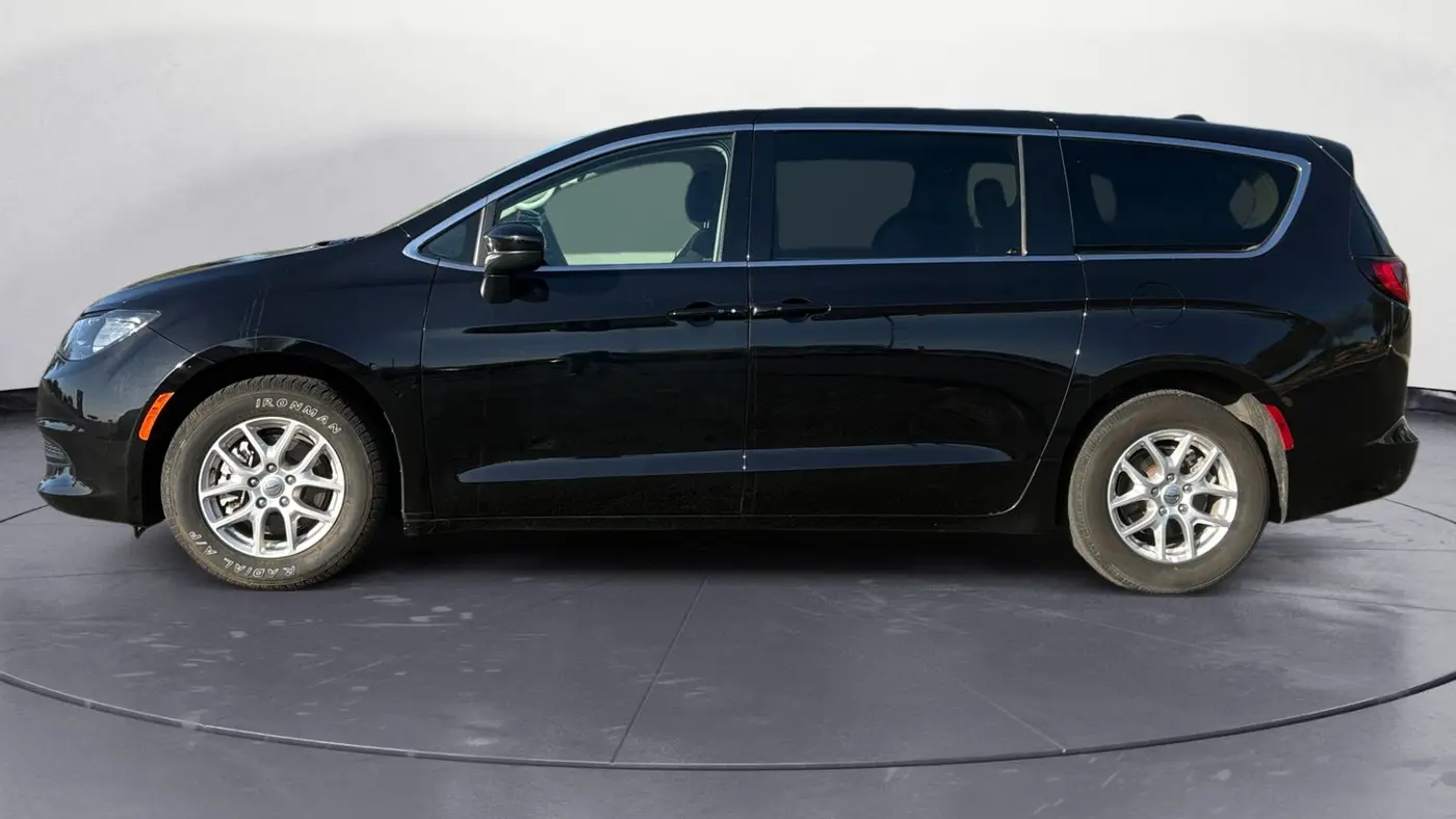 2024 Chrysler Voyager LX