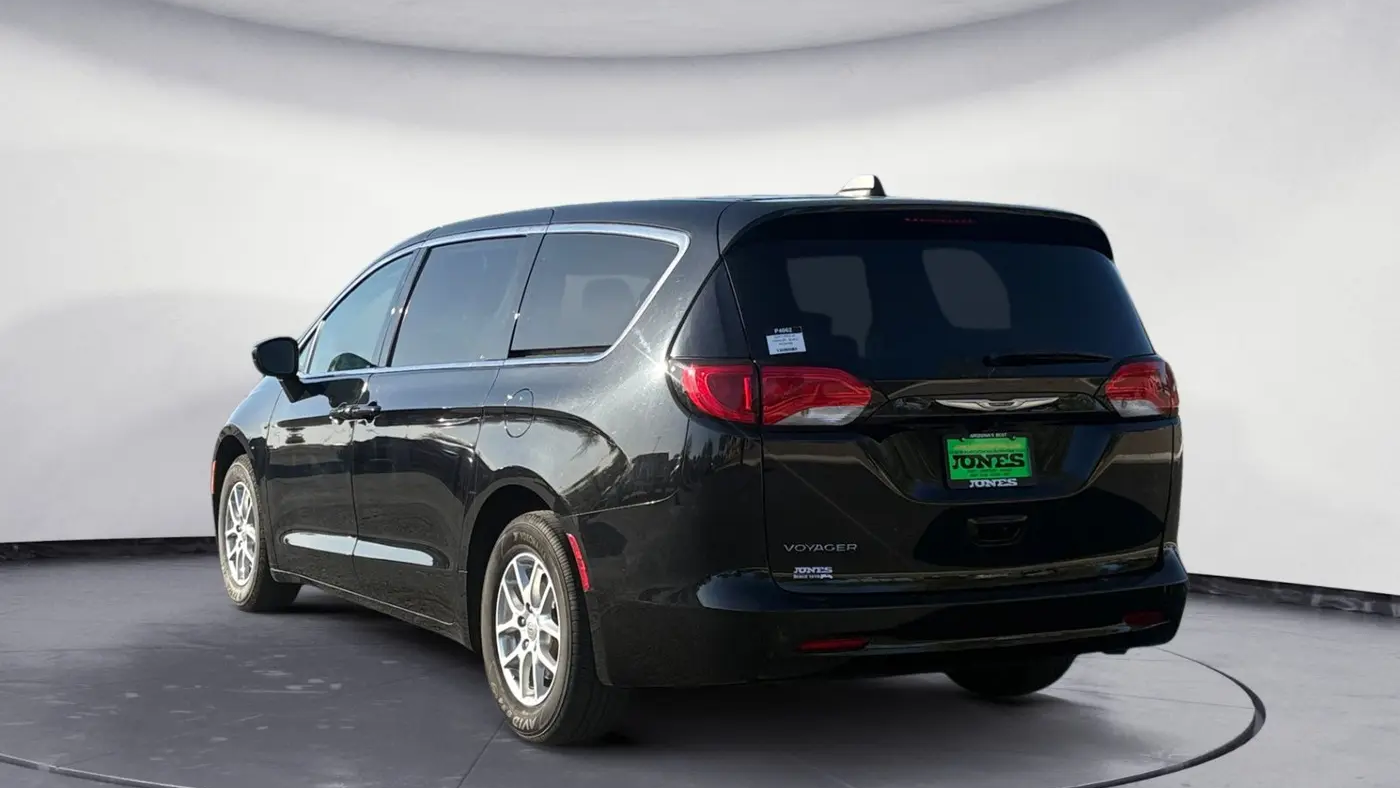 2024 Chrysler Voyager LX