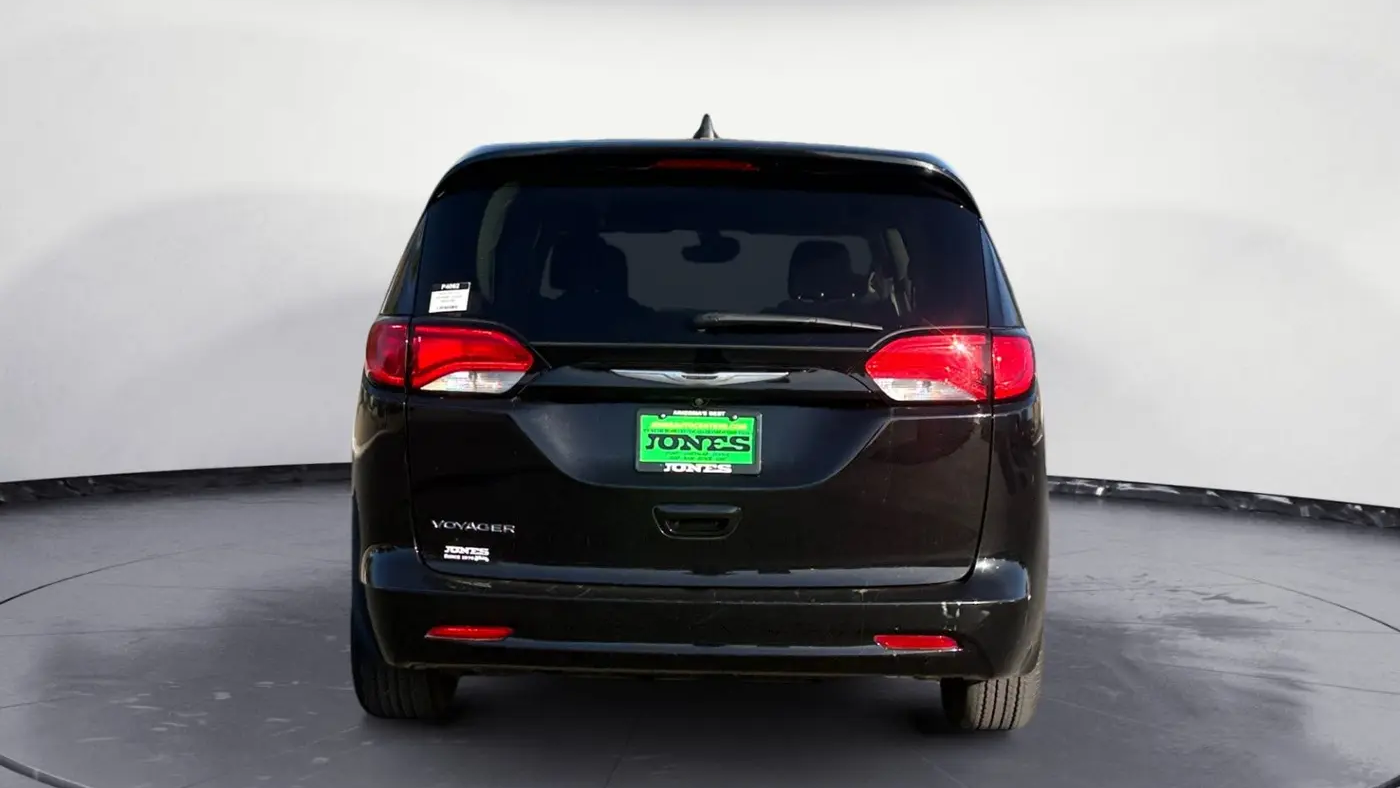 2024 Chrysler Voyager LX