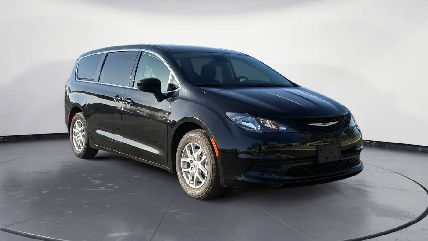 2024 Chrysler Voyager LX
