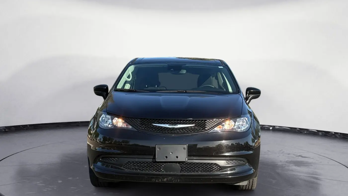 2024 Chrysler Voyager LX