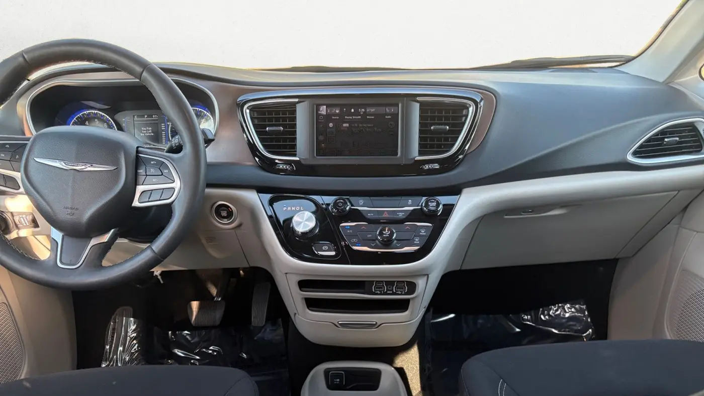 2024 Chrysler Voyager LX