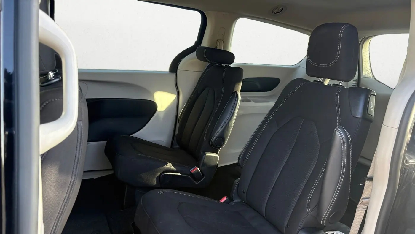 2024 Chrysler Voyager LX
