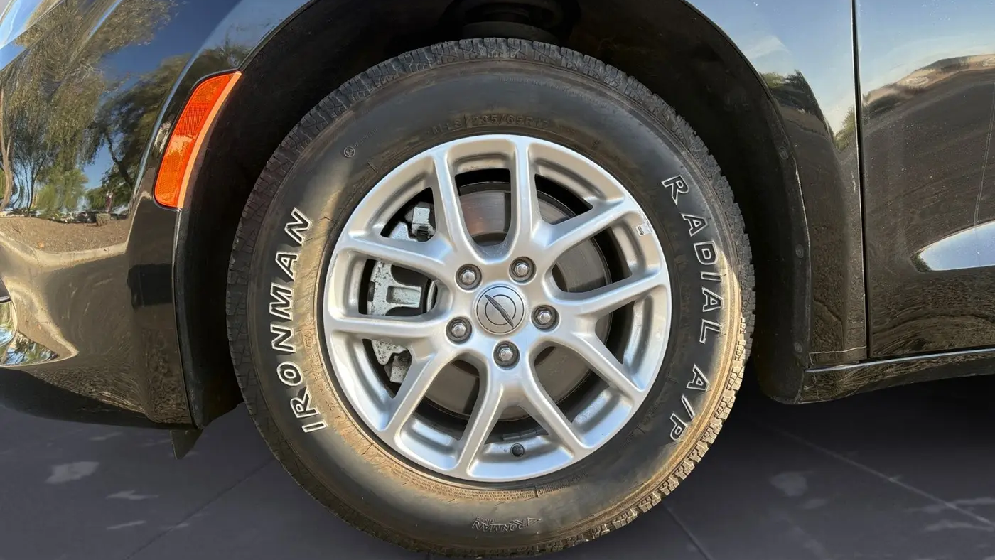 2024 Chrysler Voyager LX