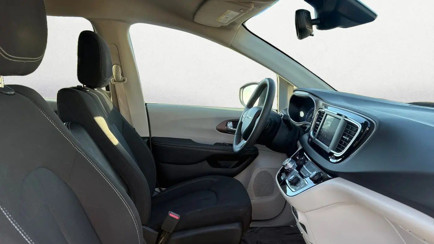2024 Chrysler Voyager LX