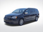 2015 Town and Country Thumbnail 6