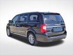2015 Town and Country Thumbnail 10