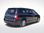 2015 Town and Country Thumbnail 15
