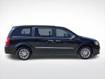 2015 Town and Country Thumbnail 17