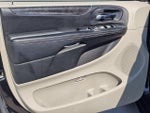 2015 Town and Country Thumbnail 18