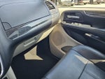 2015 Town and Country Thumbnail 30