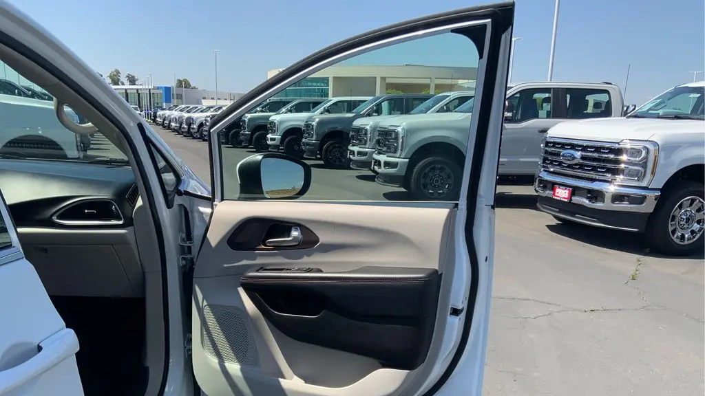 2017 Chrysler Pacifica LX