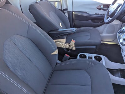 2022 Chrysler Voyager LX 4DR Mini-Van