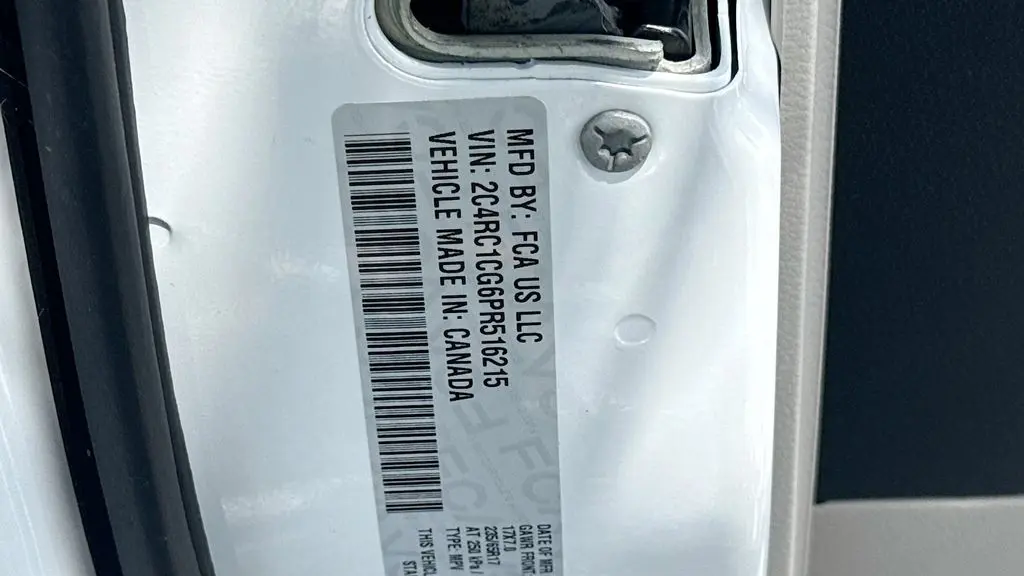 2023 Chrysler Voyager LX