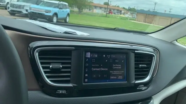 2023 Chrysler Voyager LX
