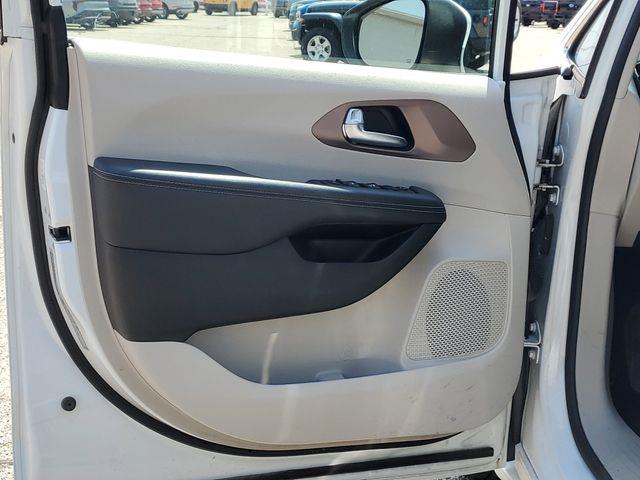 2023 Chrysler Voyager
