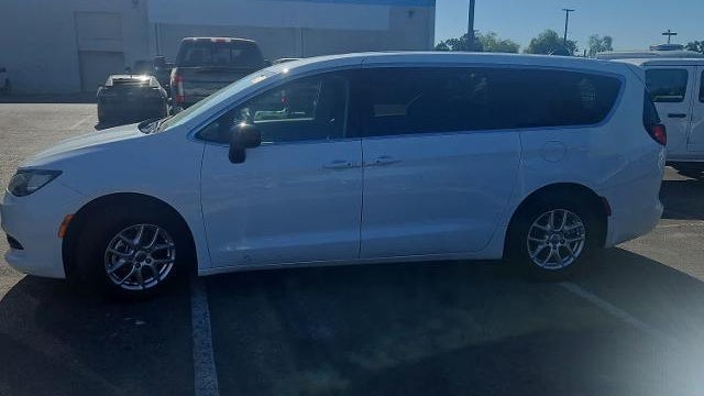 2024 Chrysler Voyager LX