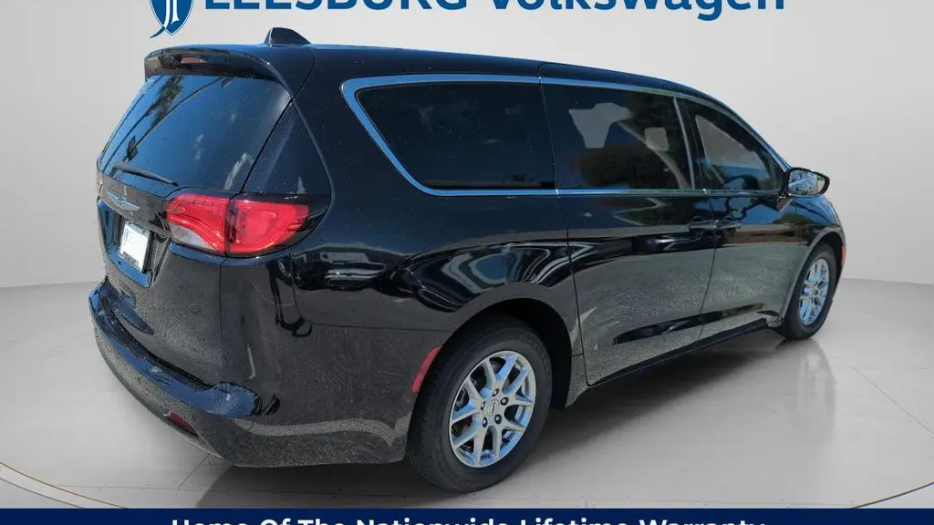 2024 Chrysler Voyager LX