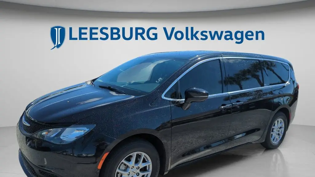 2024 Chrysler Voyager LX