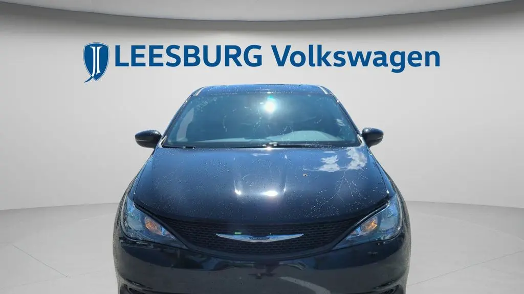 2024 Chrysler Voyager LX