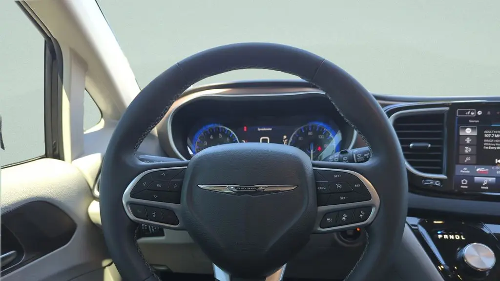 2024 Chrysler Voyager LX