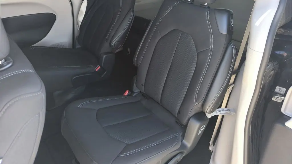 2024 Chrysler Voyager LX