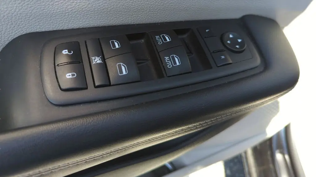 2024 Chrysler Voyager LX