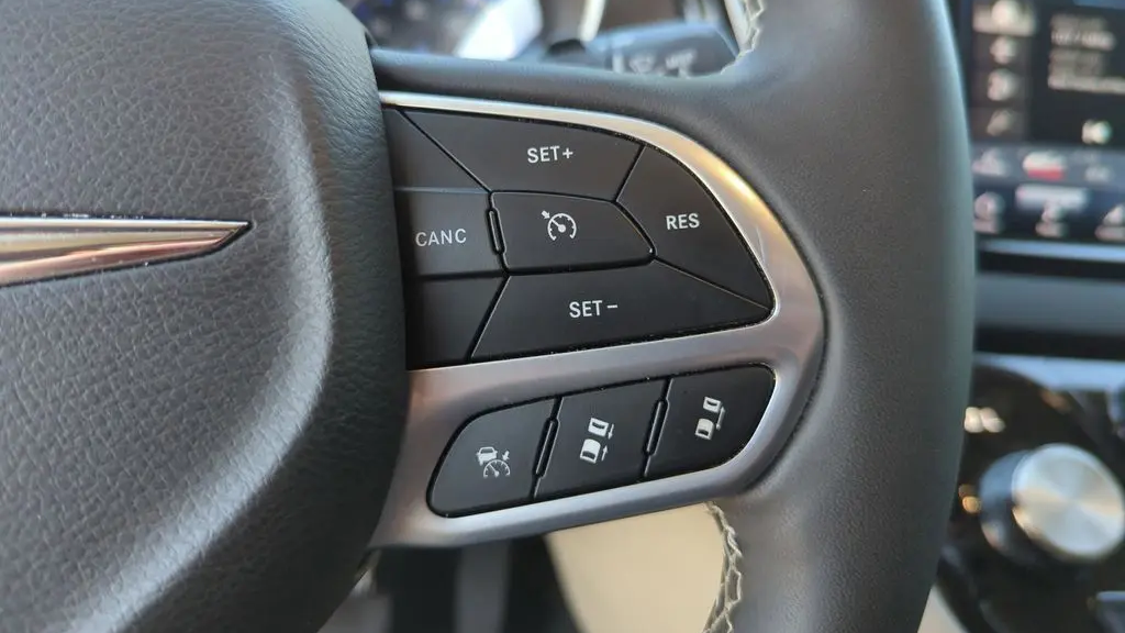 2024 Chrysler Voyager LX