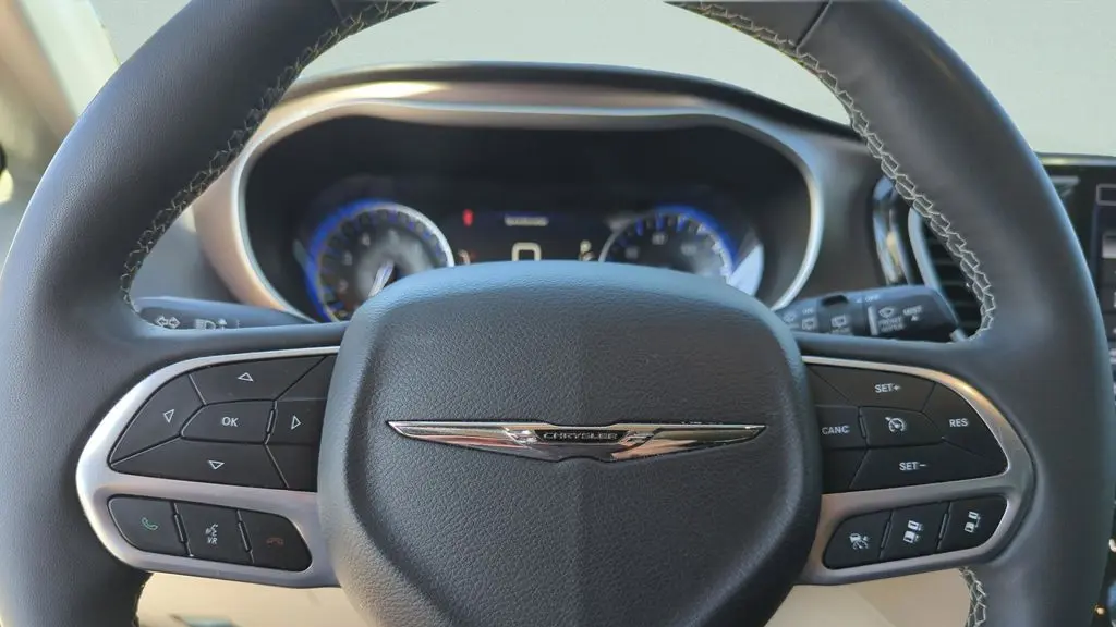 2024 Chrysler Voyager LX