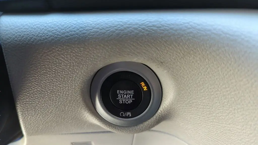 2024 Chrysler Voyager LX
