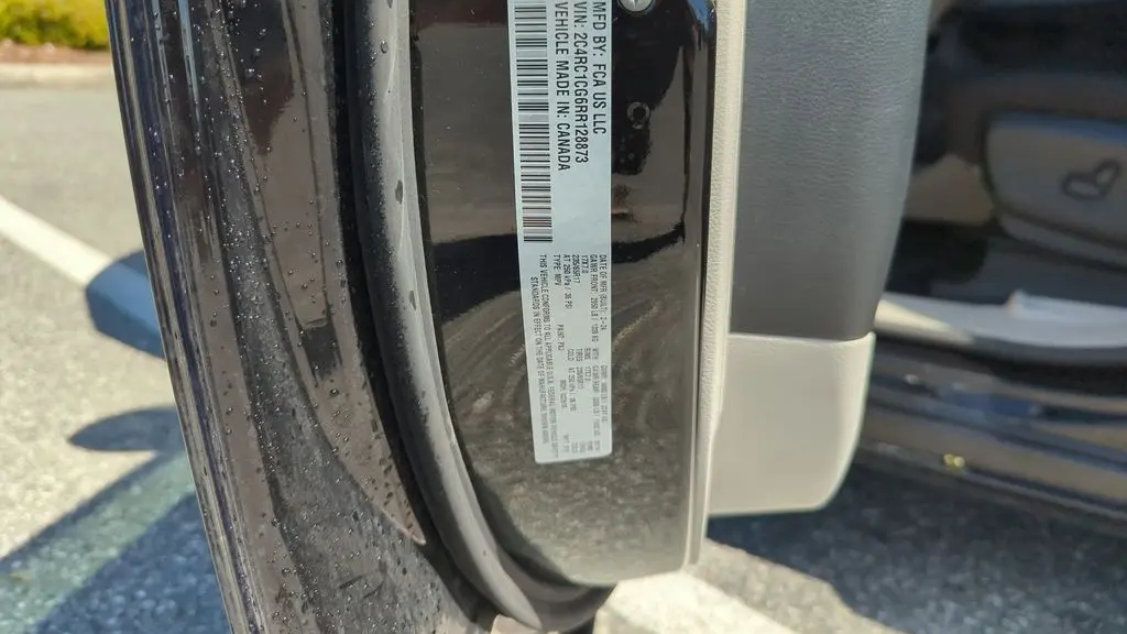 2024 Chrysler Voyager LX
