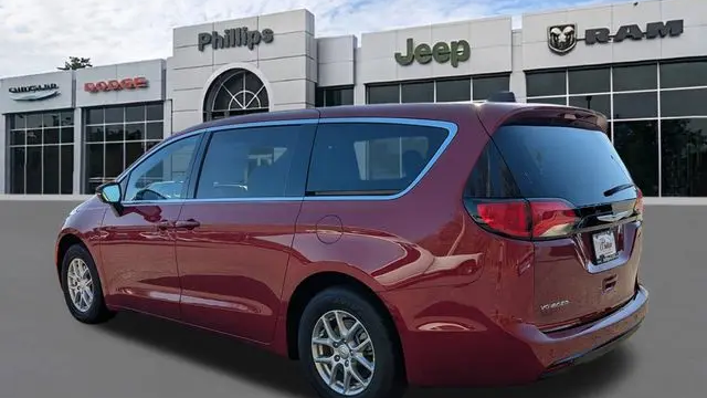 2026 Chrysler Voyager LX