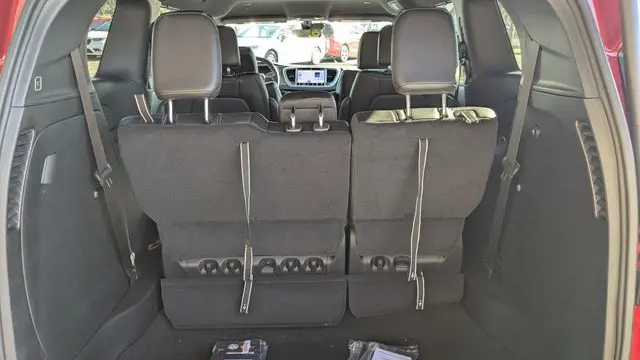 2026 Chrysler Voyager LX