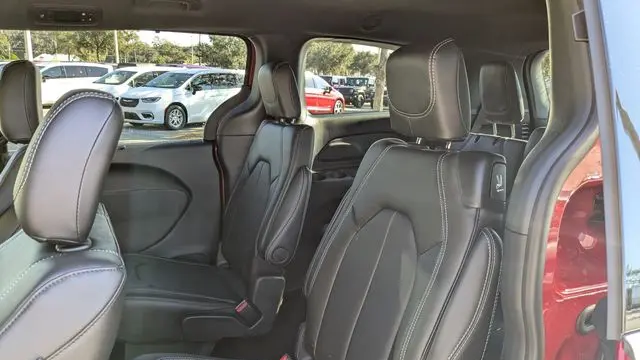 2026 Chrysler Voyager LX