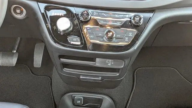 2026 Chrysler Voyager LX