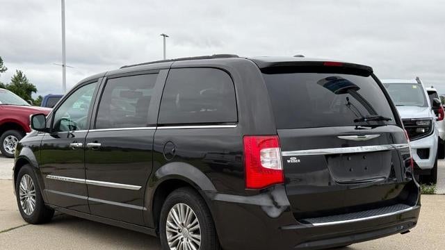 2014 Chrysler Town and Country Touring-L