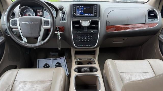 2014 Chrysler Town and Country Touring-L
