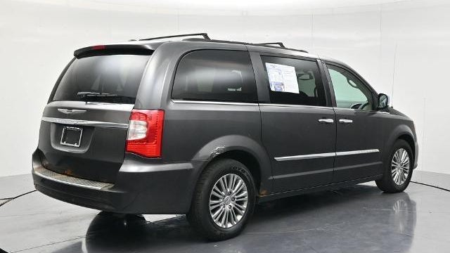 2015 Chrysler Town and Country Touring-L