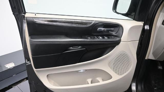 2015 Chrysler Town and Country Touring-L